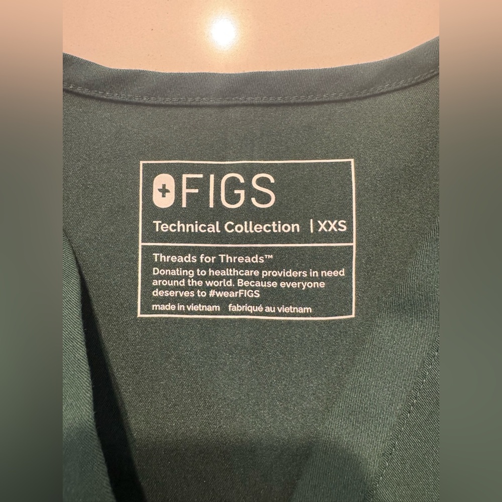 Figs Women’s Technical Collection - British Racing Green Scrub Set - XS/T & XXS - Picture 13 of 13